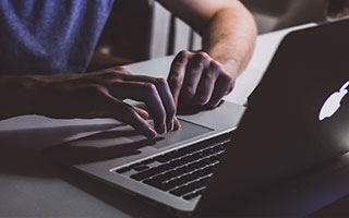 熊猫体育平台安全-绝地反击！强队逆转获胜续写冠军争夺历史，绝地反击上演惊天逆转