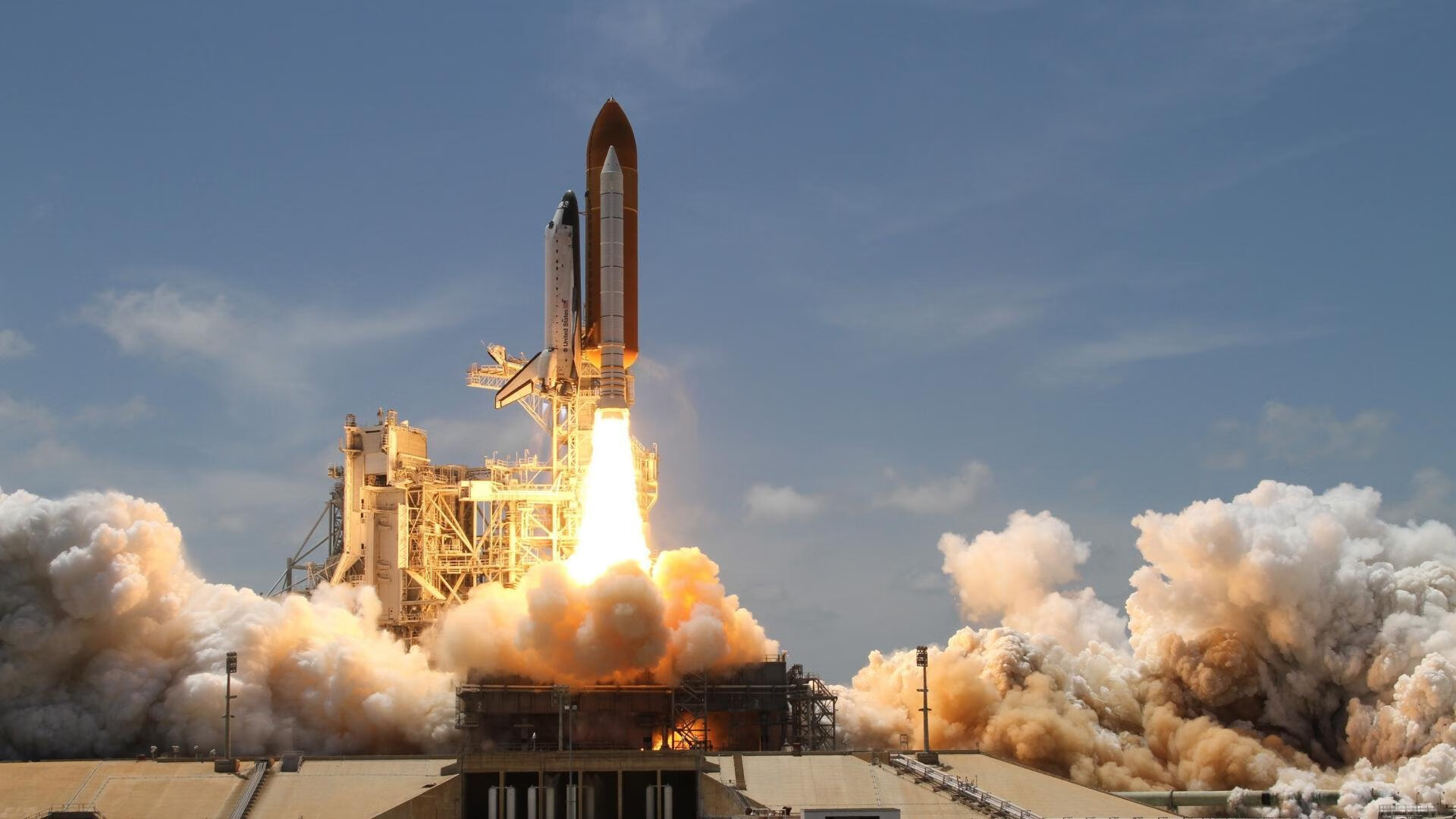 熊猫体育下载-篮球比赛中球员的精彩表现震撼全场，篮球运动员在比赛中表现出的竞技水平