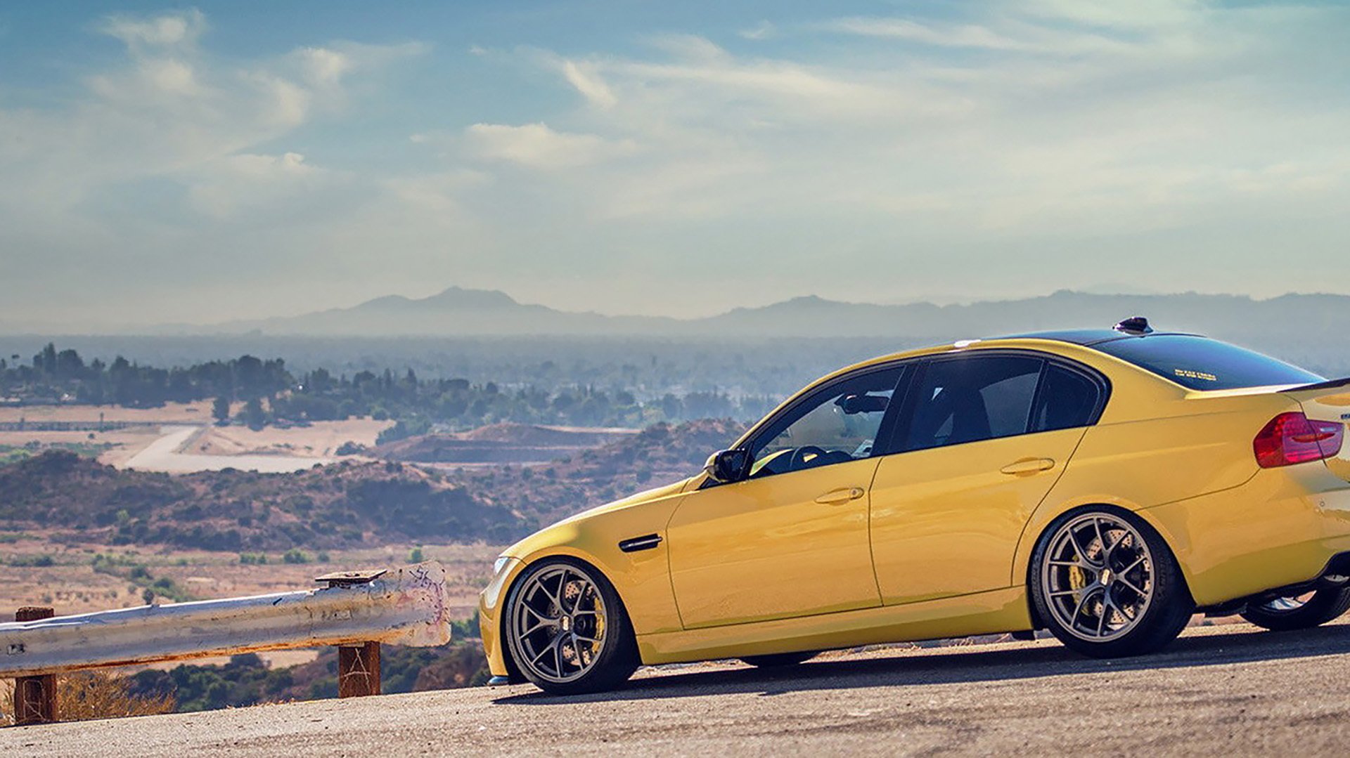 -未来足球场馆将实现全场Wi-Fi覆盖，提升观赛体验，创意足球场馆